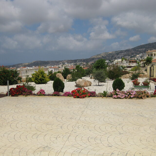 Mediterranean garden path design